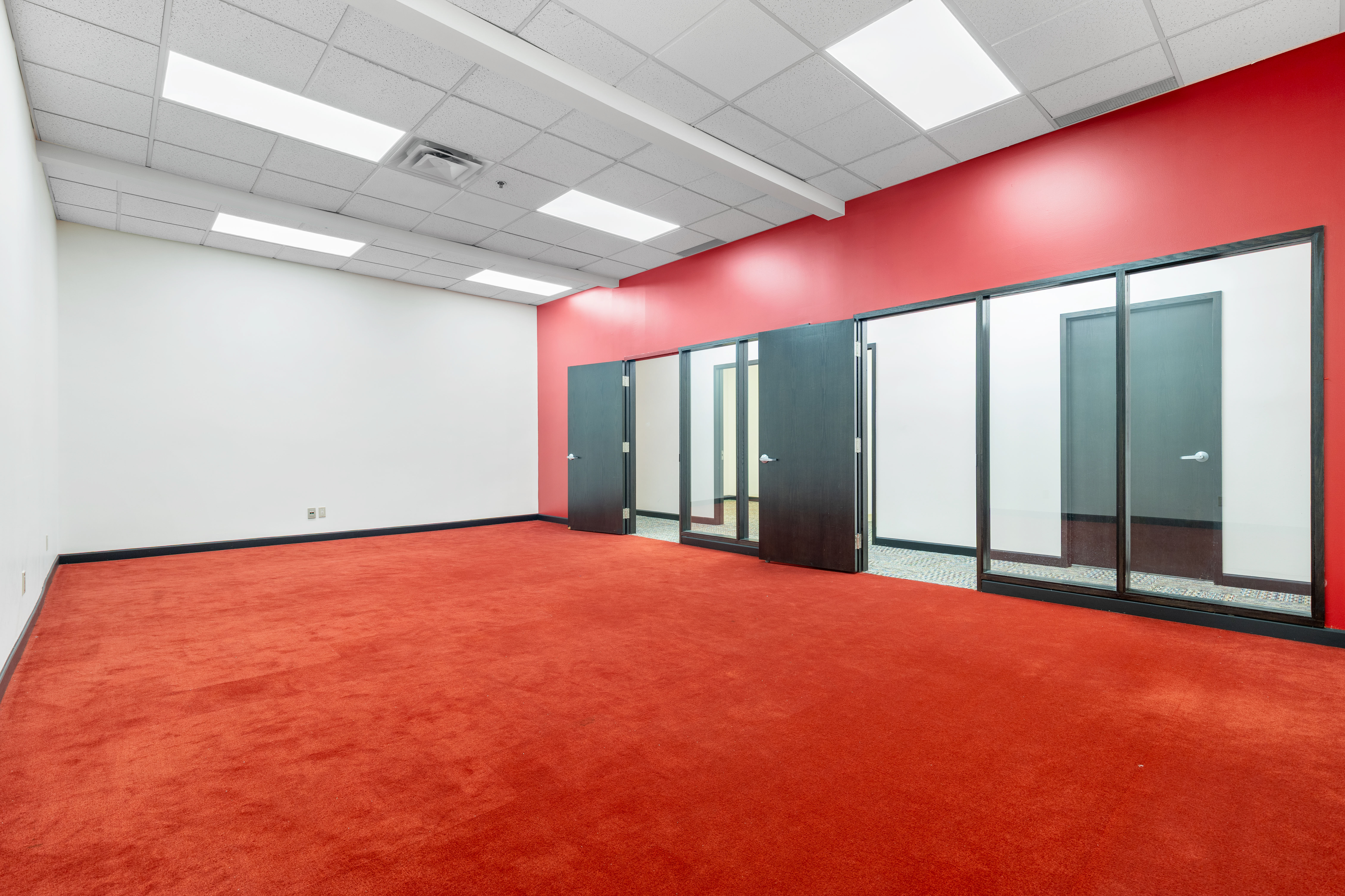 10877 Jean Paul Vincent Local 0877-200 Longueuil.jpg